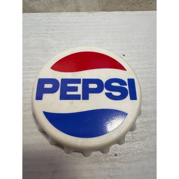 Vintage Pepsi Bottle Cap Shaped Magnet White With Red & Blue Logo Plastic 3" - Picture 3 of 4